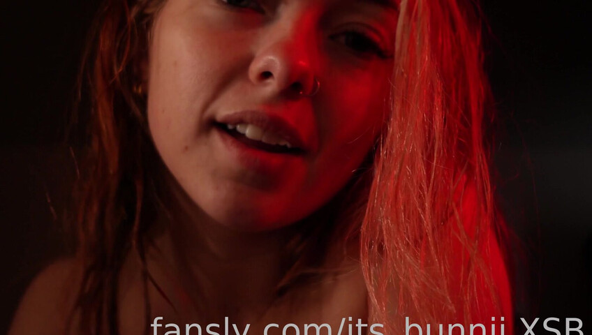 Its_Bunnii - Prop ASMR in a Towel