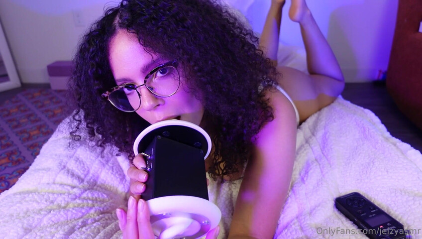 Jelzy ASMR - 31 March 2023 - Ass Closeup - Ear Eating