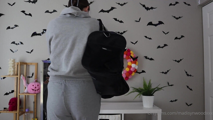 Madisynwood - Clumsy New Masseuse