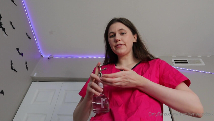 Madisynwood - Clumsy New Masseuse