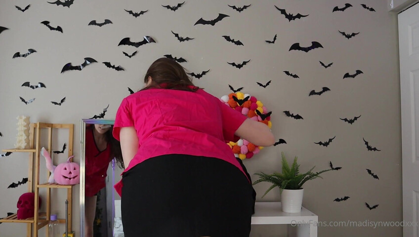 Madisynwood - Clumsy New Masseuse