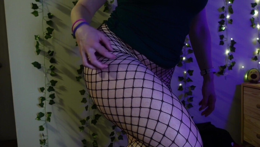 Sofifrenchfry ASMR Pussy - Fishnet Scratching
