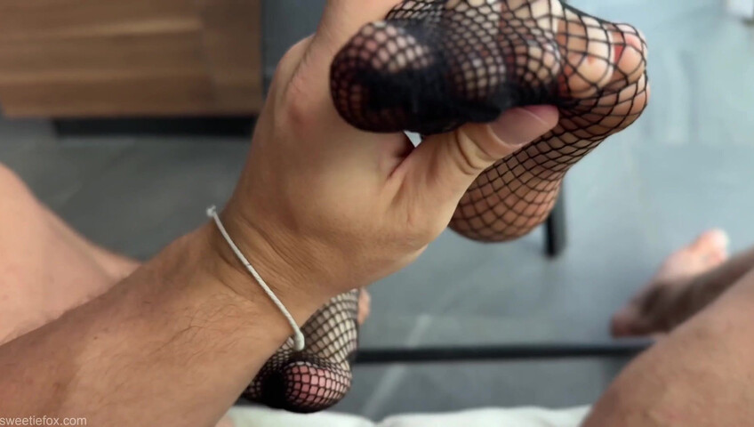 Sweetie Fox - Redhead Footjob After Foot Massage Fucks & Gets Cum On Feet 4K