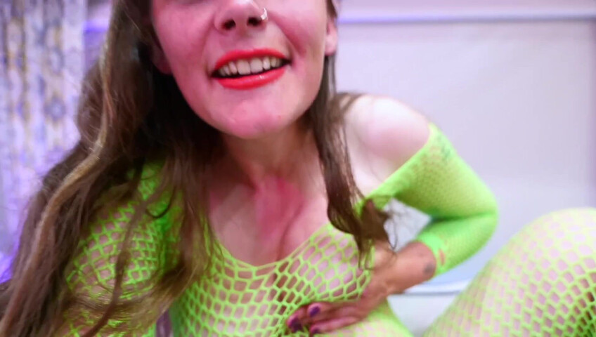 Sydney Harwin – THE ARRIVAL- Victoria Vore crash lands on earth!