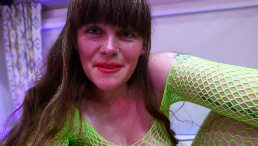 Sydney Harwin – THE ARRIVAL- Victoria Vore crash lands on earth!