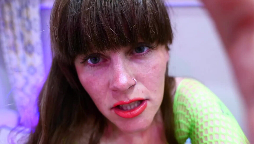 Sydney Harwin – THE ARRIVAL- Victoria Vore crash lands on earth!