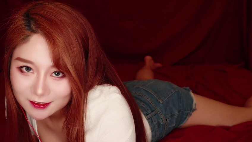 Uying ASMR - Girlfriend Gives You Cozy Sleepy Triggers In Bed to Help You Sleep