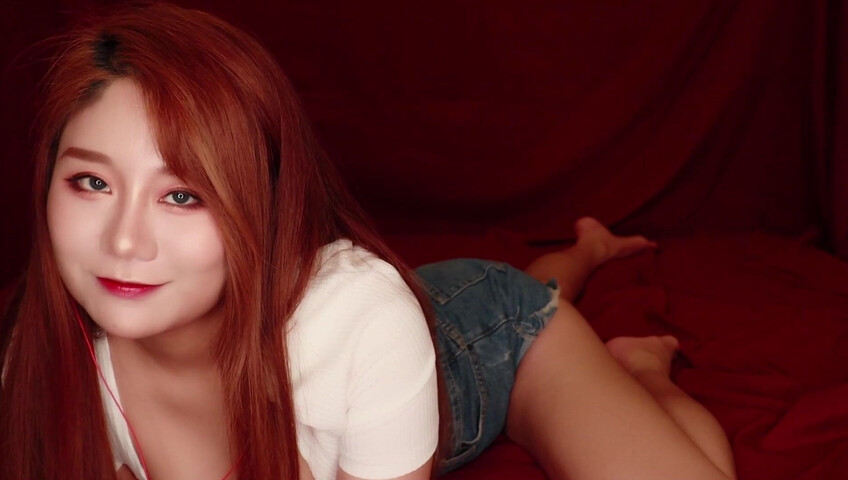 Uying ASMR - Girlfriend Gives You Cozy Sleepy Triggers In Bed to Help You Sleep