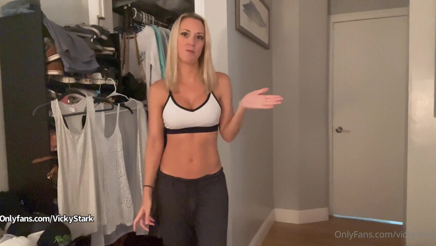 Vicky Stark - 17 October 2021 - Beach cover-up try on