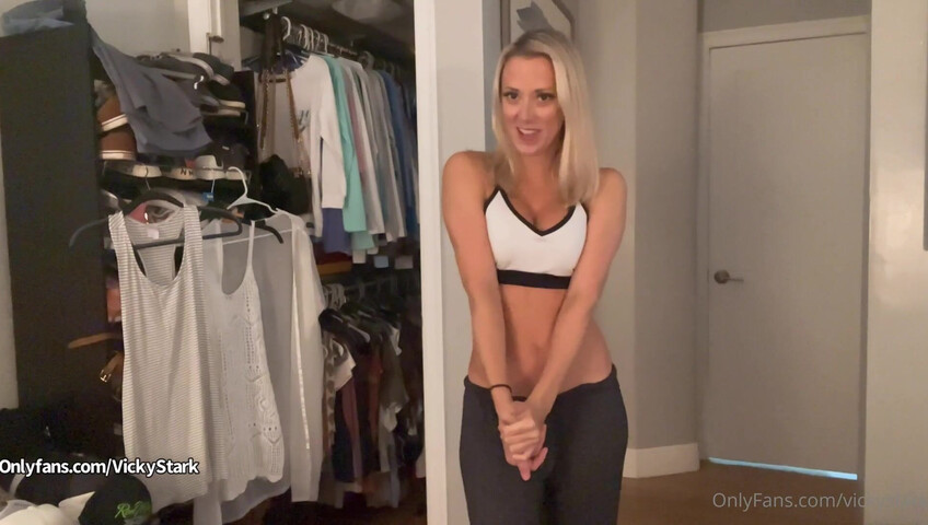 Vicky Stark - 17 October 2021 - Beach cover-up try on