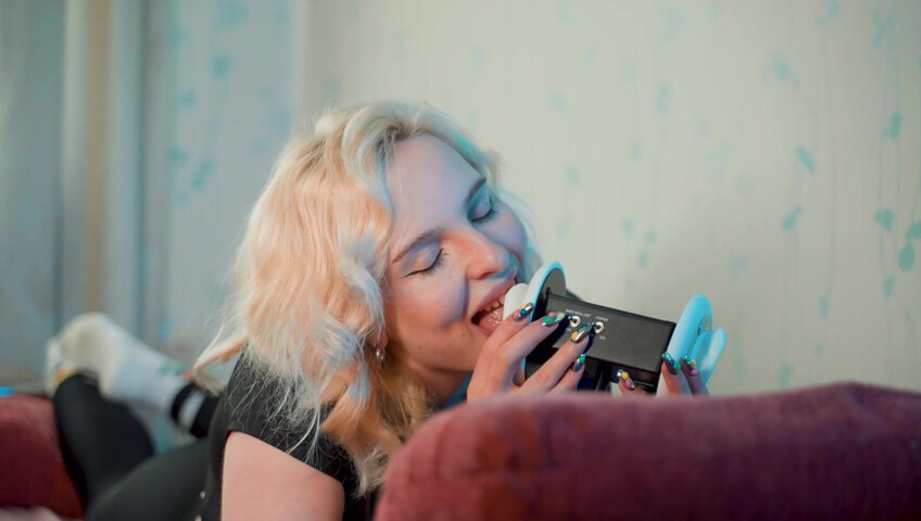 thesounds_of_girls ASMR - Gently Girlfriend Licks Your Ears Intense Mouth Sounds with Elsa (3Dio, 4K)