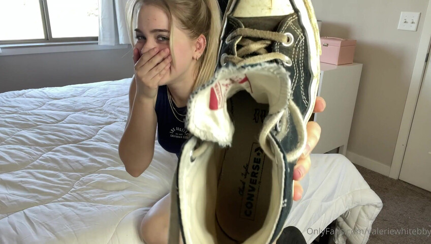 valeriewhitebby - Your step sister catches you in her room so she humiliates y..