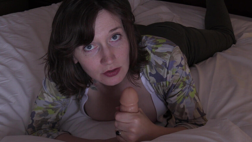 Bettie Bondage - Mom Teaches your Wife How to Suck​