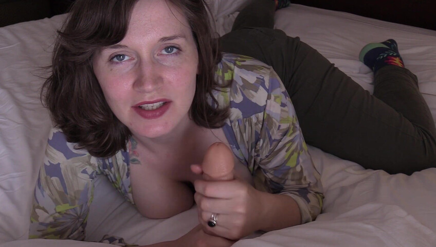 Bettie Bondage - Mom Teaches your Wife How to Suck​