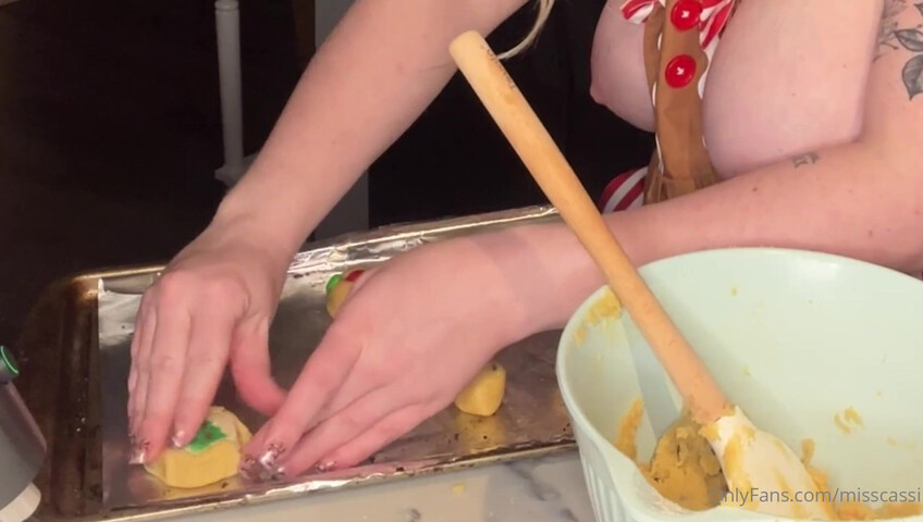 Miss Cassi ASMR - 23 December 2025 - Baking Christmas Cookies