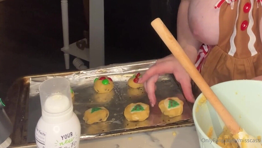 Miss Cassi ASMR - 23 December 2025 - Baking Christmas Cookies