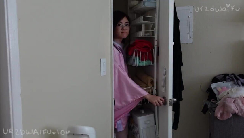 ur2dwaifu – Step-Mommy Takes Care of You