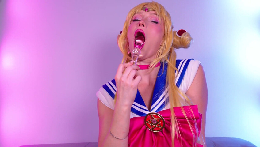 Scarlet Chase - Sailor Moon Fucks Her Holes With Her Moon Stick