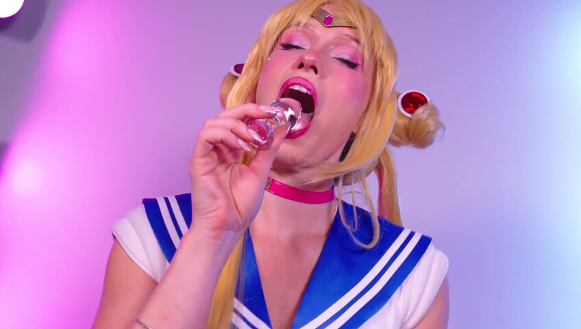 Scarlet Chase - Sailor Moon Fucks Her Holes With Her Moon Stick