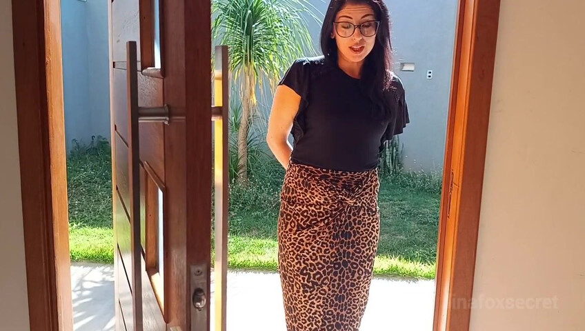 Loreena Fox – Milf Next Door Blackmails You – pt. 1