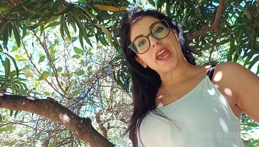 Loreena Fox – Milf Next Door Blackmails You – pt. 1