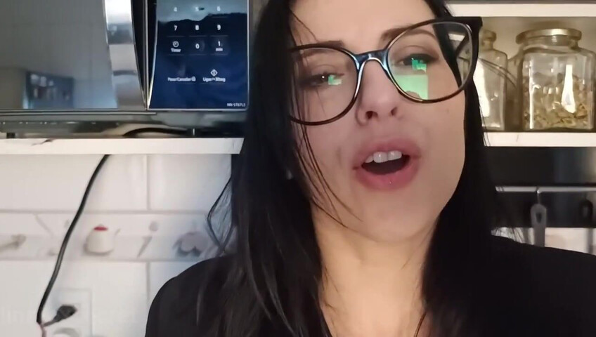 Loreena Fox – Milf next door Blackmails you – pt. 2