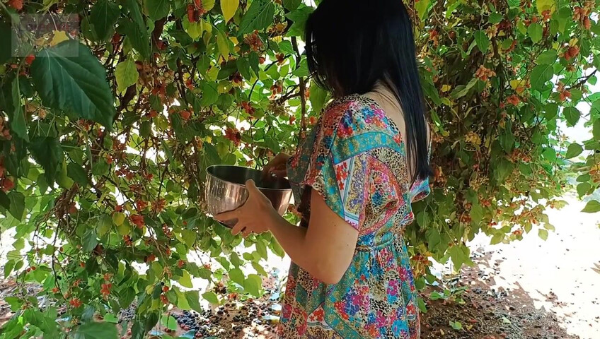 Loreena Fox – Step-Mommy's Mulberries