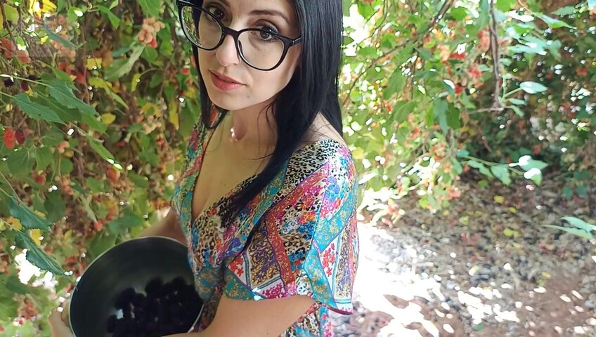 Loreena Fox – Step-Mommy's Mulberries