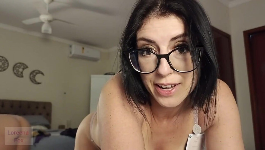 Loreena Fox – StepMommy's Tempting Try-On