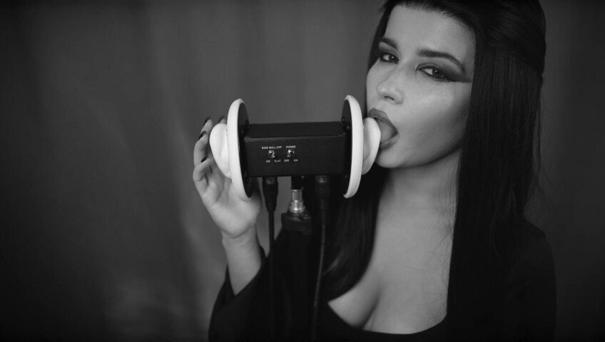 Lerka ASMRka - Halloween ASMR Morticia Addams | Ear licking