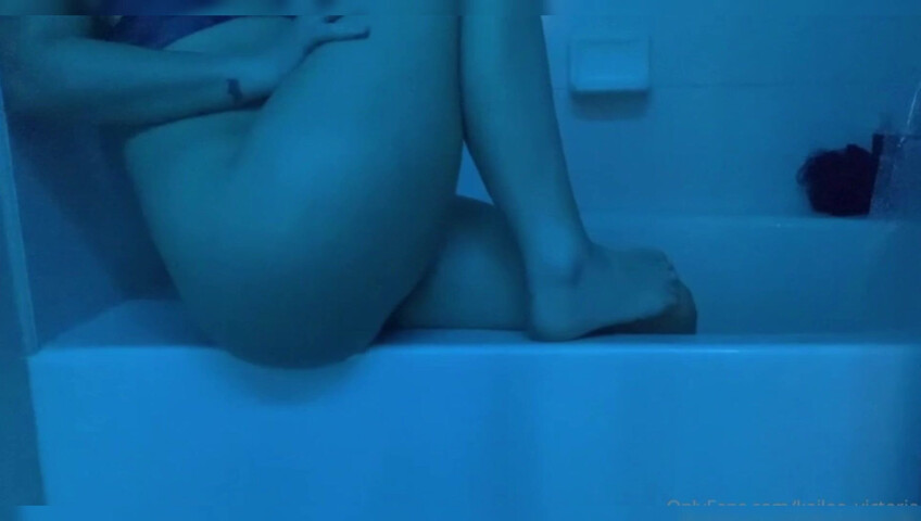 ASMR By K - Bath Tub Twerk