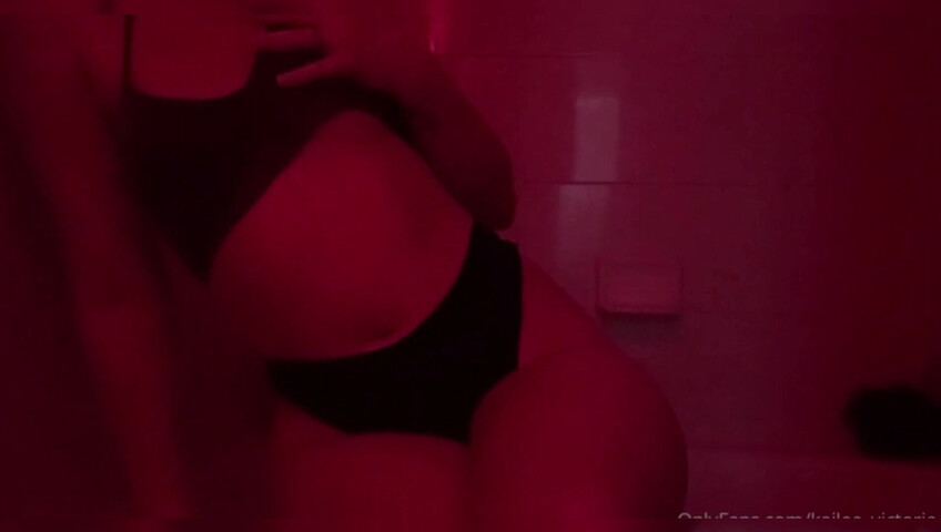 ASMR By K - Bath Tub Twerk