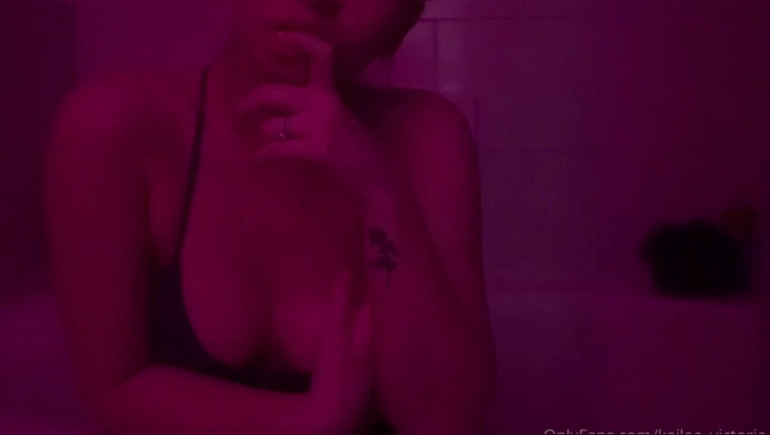 ASMR By K - Bath Tub Twerk