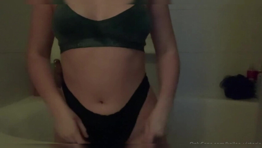 ASMR By K - Bath Tub Twerk