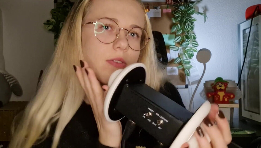 Lym's Cozy ASMR - [Exclusive] Side view ear eating & tongue fluttering (Patreon)