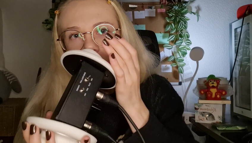 Lym's Cozy ASMR - [Exclusive] Side view ear eating & tongue fluttering (Patreon)