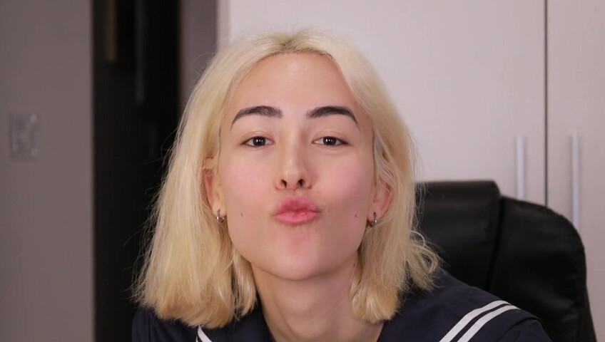 Laliwhite - Loving kisses from latina cutie