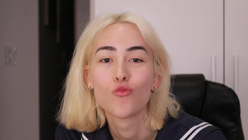 Laliwhite - Loving kisses from latina cutie