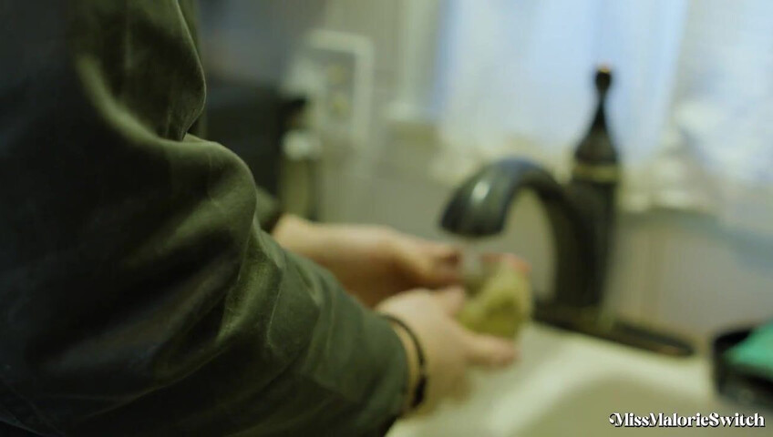 Miss Malorie Switch - StepMom's Holiday Dinner