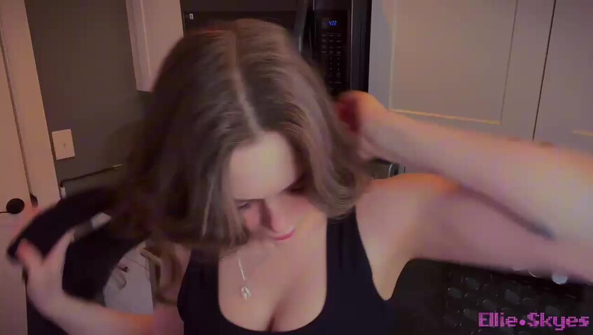 Ellie Skyes – You & I Against The World