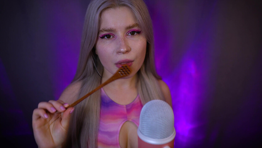 Lerka ASMRka - Honey Spoon + Mouth Sounds = Insane Tingles