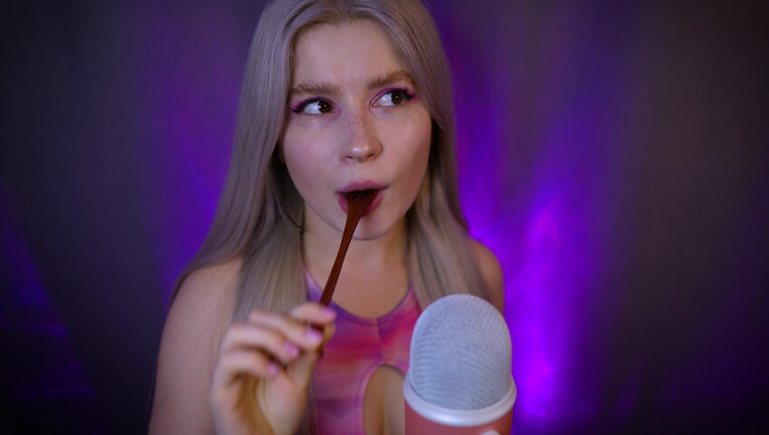 Lerka ASMRka - Honey Spoon + Mouth Sounds = Insane Tingles