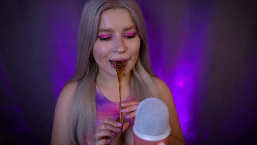 Lerka ASMRka - Honey Spoon + Mouth Sounds = Insane Tingles