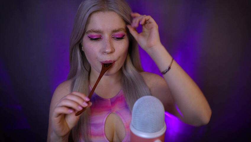 Lerka ASMRka - Honey Spoon + Mouth Sounds = Insane Tingles