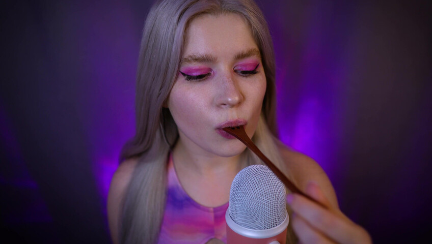 Lerka ASMRka - Honey Spoon + Mouth Sounds = Insane Tingles