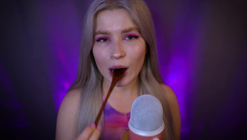 Lerka ASMRka - Honey Spoon + Mouth Sounds = Insane Tingles