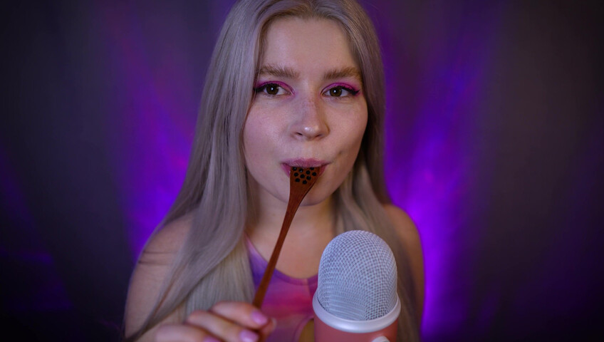 Lerka ASMRka - Honey Spoon + Mouth Sounds = Insane Tingles