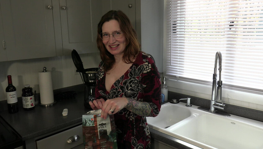 Bettie Bondage - Seducing Your Friend's MILF