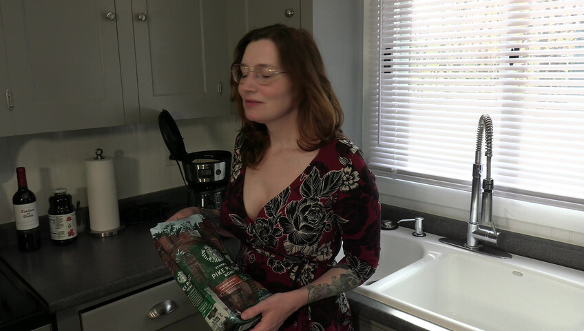 Bettie Bondage - Seducing Your Friend's MILF