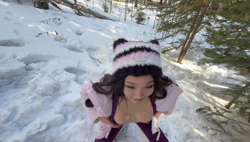 Asianmochi - B/G In The Snow